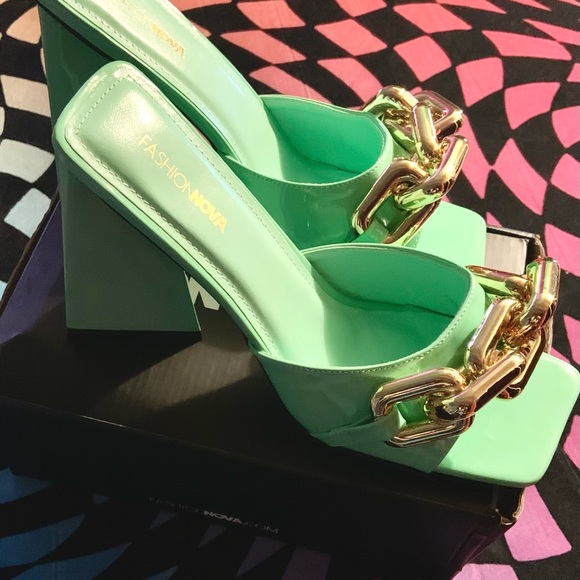 Chunky Chain Block Heel - Picture 2 of 6